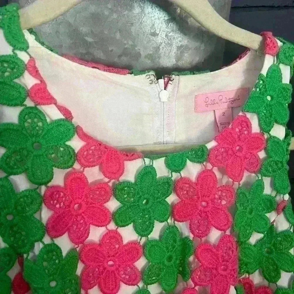 Lilly Pulitzer 'PEARL' Dress Pink & Green Crochet Lace Flower Sheath Sz 2 - Picture 3 of 4